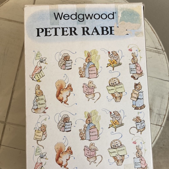 Wedge wood Peter Rabbit set mug & bowl - Picture 4 of 15